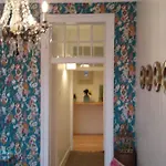 Feels - Gardens And River Apartment