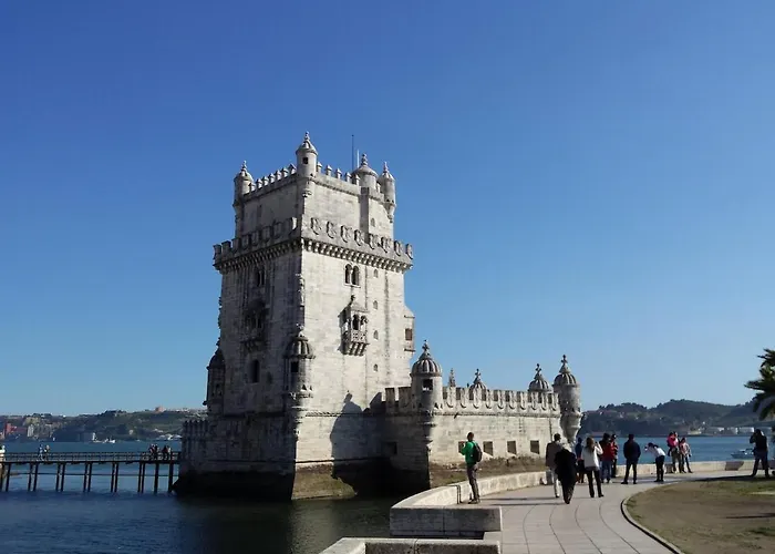 Apartment Feels - Gardens And River *